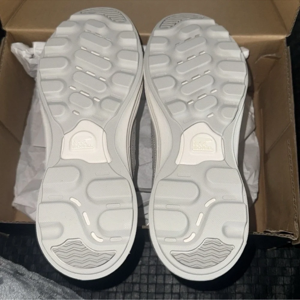 New in box authentic Sorel designer signature sneakers sz 9.5